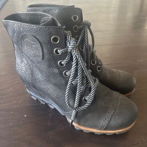 Sorel lace up black boots Joan of arc style like NEW